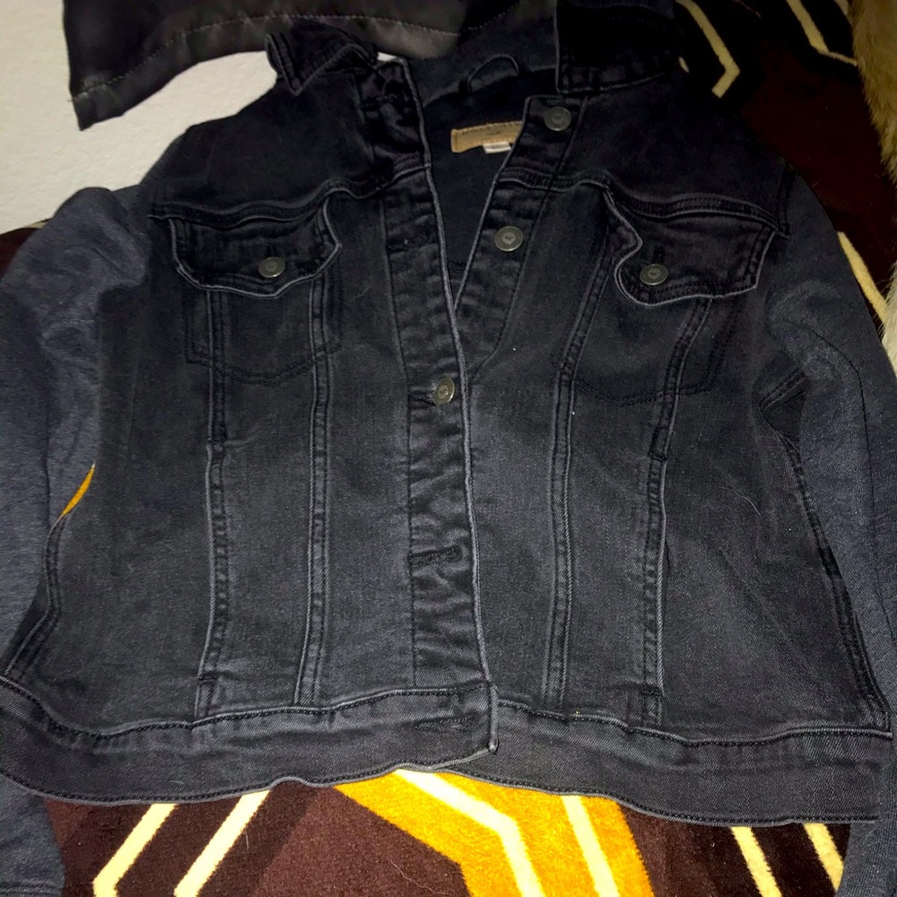 Black jean jacket🖤